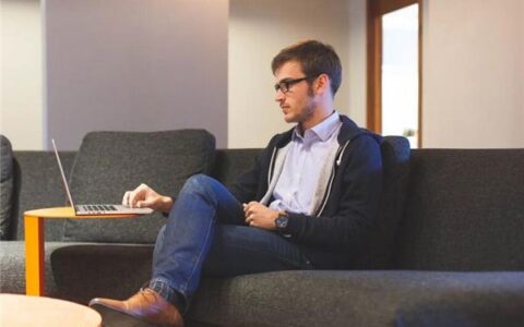 简约沉稳男士英文名